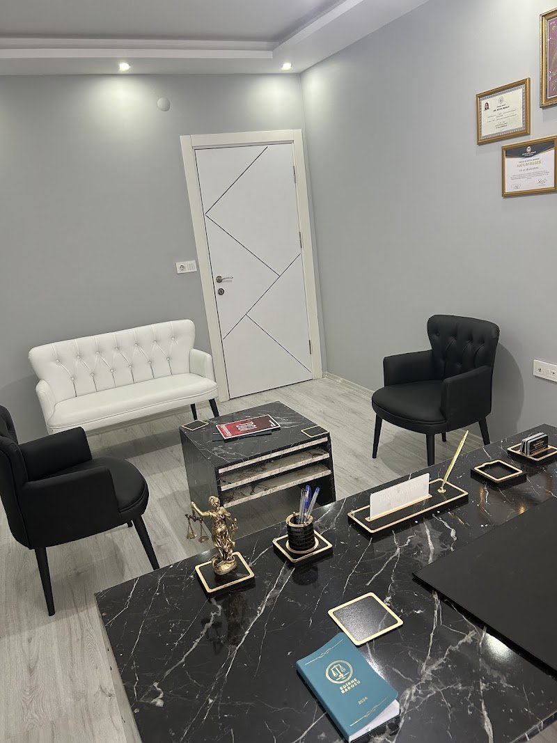 Avukat Dilara Süzel