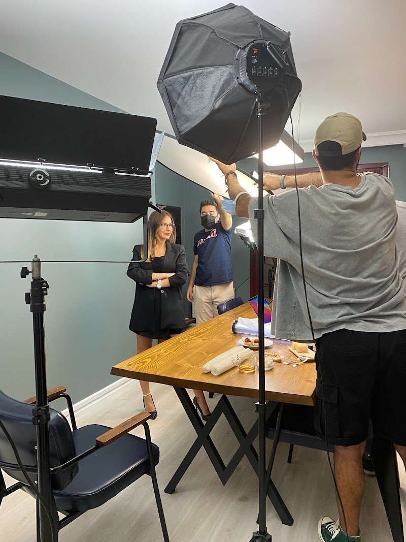 Konak Avukat Ebru Köse KÜÇÜKGİL-Konak Kira Avukatı,Ceza Avukatı , Boşanma Avukatı,Miras Avukatı