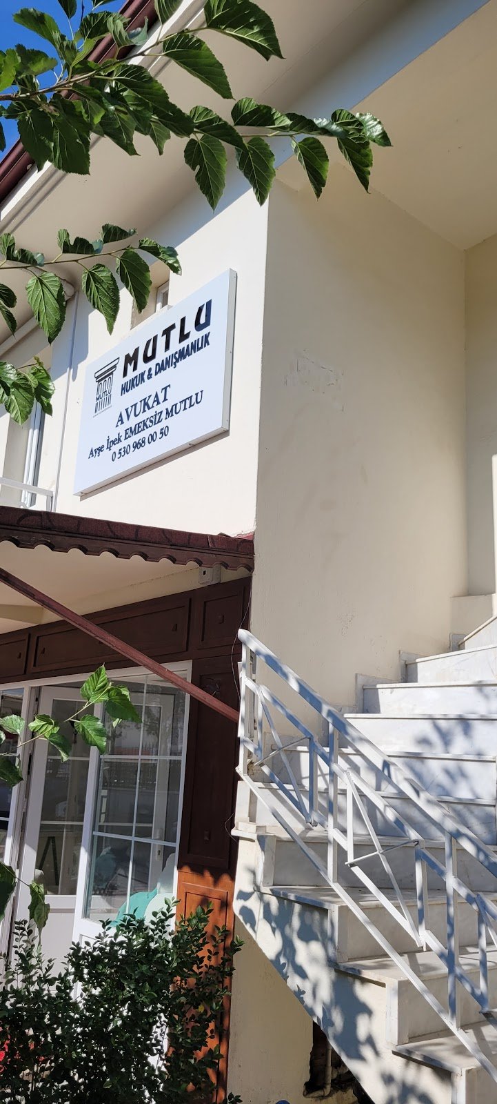 Avukat Ayşe İpek Emeksiz Mutlu