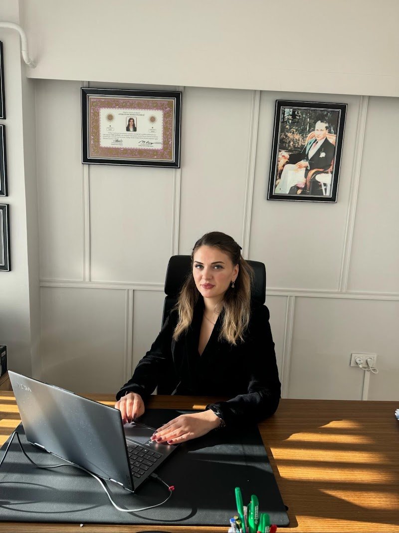 Avukat Ebru Bayrak