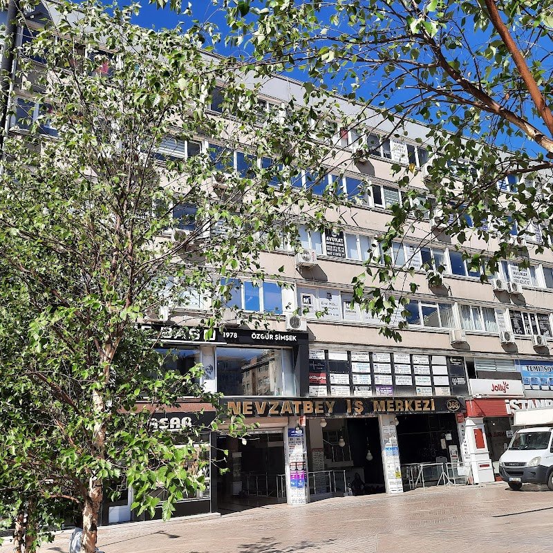 Avukat Buket ÇELİK SARAÇ