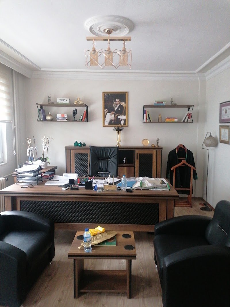 Avukat Nazlıcan Üstbaş