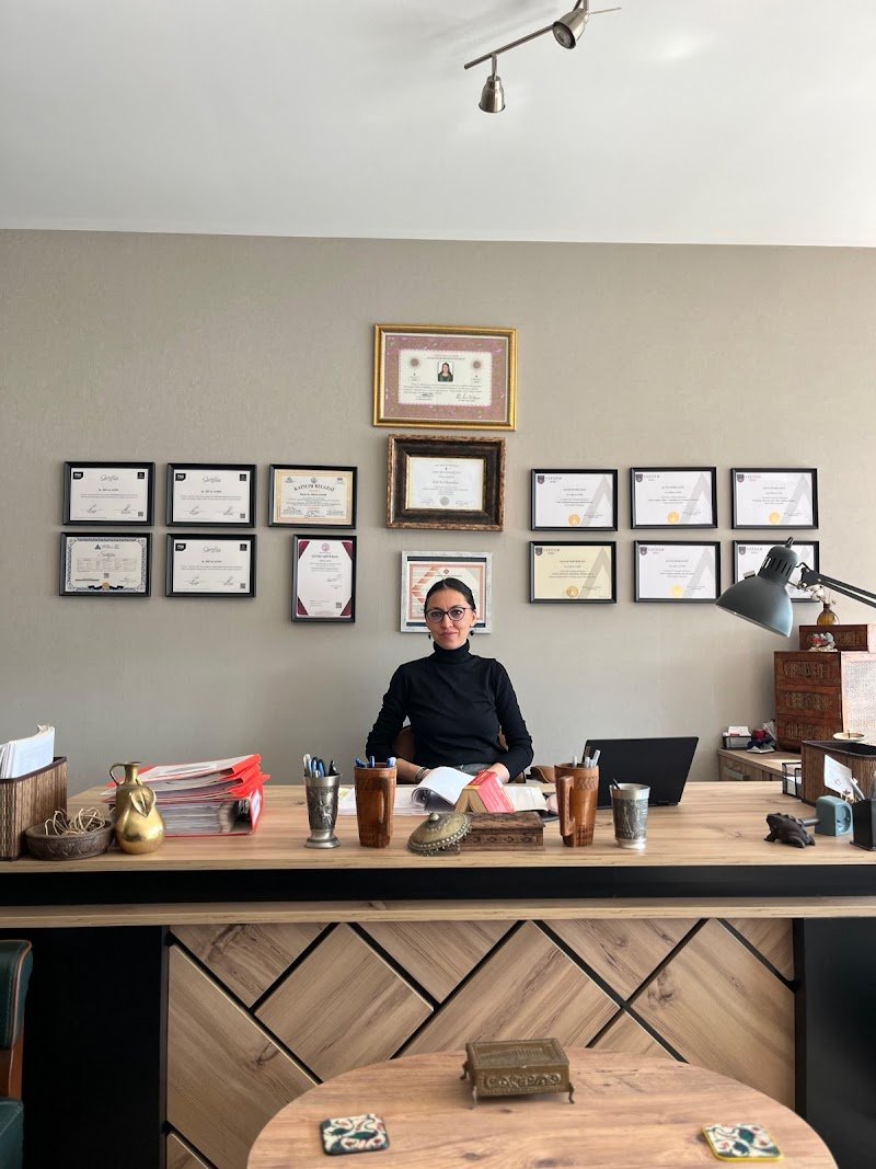 Avukat İdil Su Ekmekçi