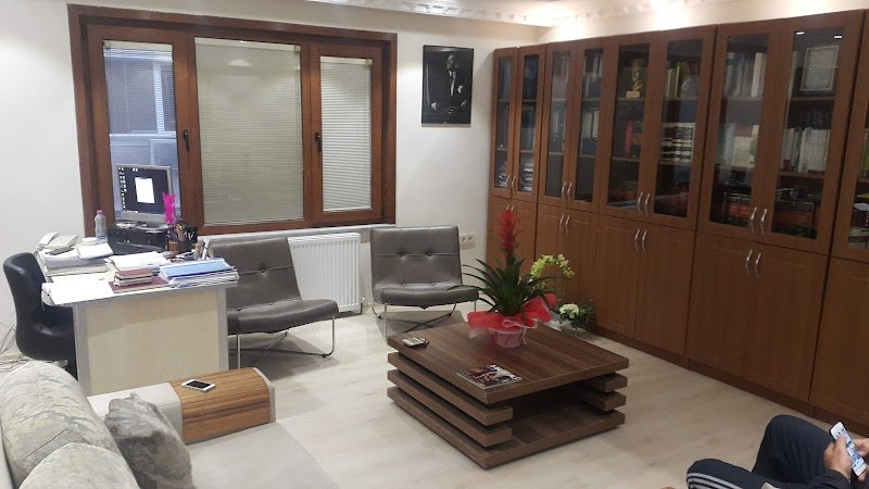 Avukat Hüsniye Kıvrak