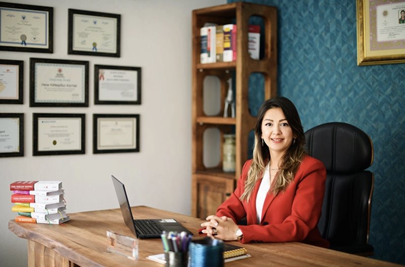 İzmir Avukat Merve Topbaşoğlu Kolman - İzmir'de Boşanma, Ceza ve Kira Avukatı