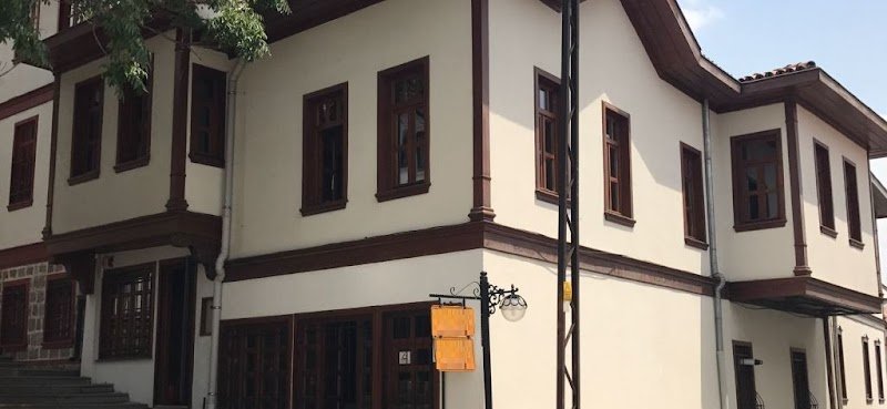 Avukat Kübra YILDIZ ÇOLAK