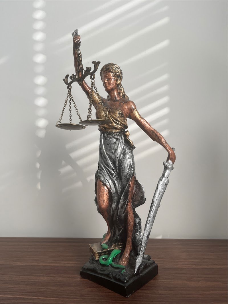 Avukat İrem Küçüker - Edremit Avukat | Edremit Boşanma Avukatı | Edremit Ceza Avukatı | İcra, İş, Kira, Miras Avukatı