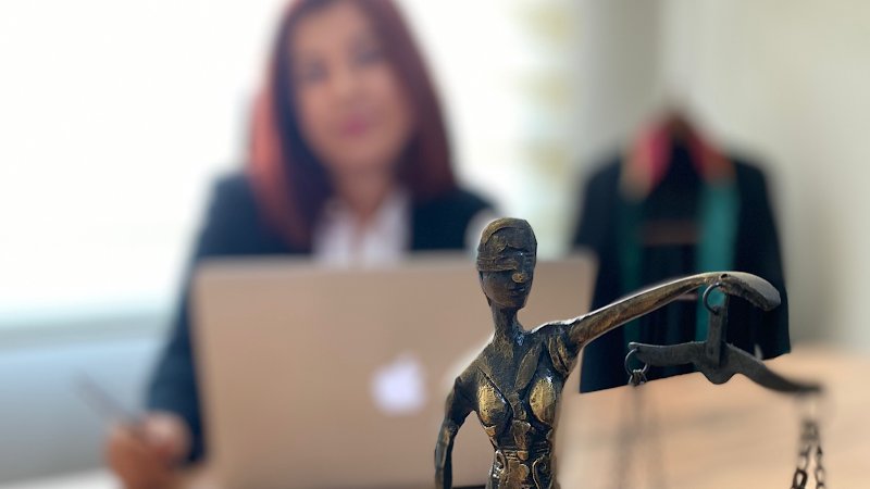 AVUKAT NEŞE SARI KOCA