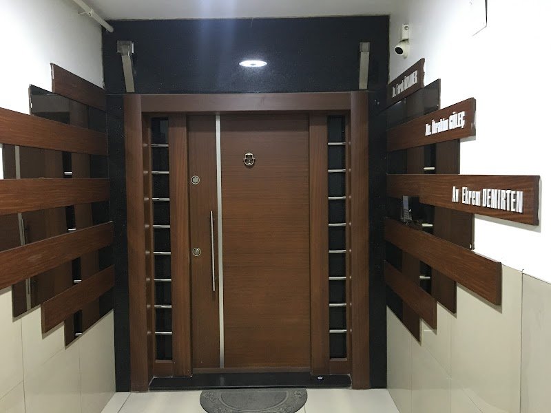 Avukat Ekrem Demirtem