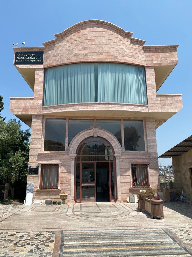 Av. Menekşe Öztürk